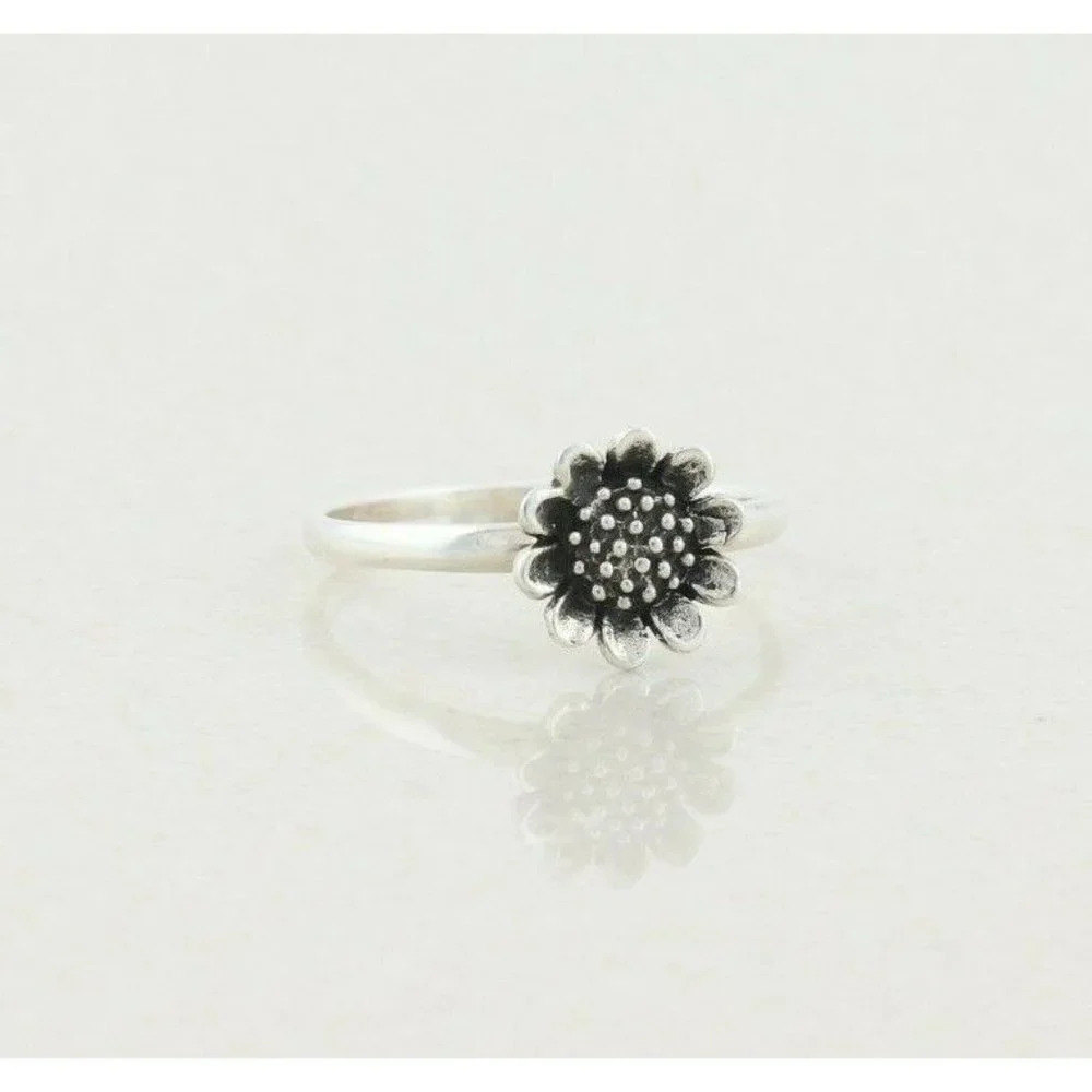 Sterling Silver Daisy Flower Ring size 7 1/4 - Picture 4 of 7
